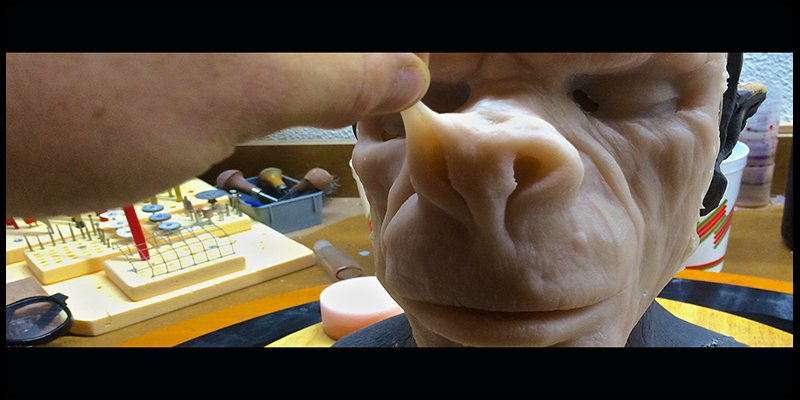 Effets spéciaux Studio41 - Prothèse sur mesure - Pose du masque de singe